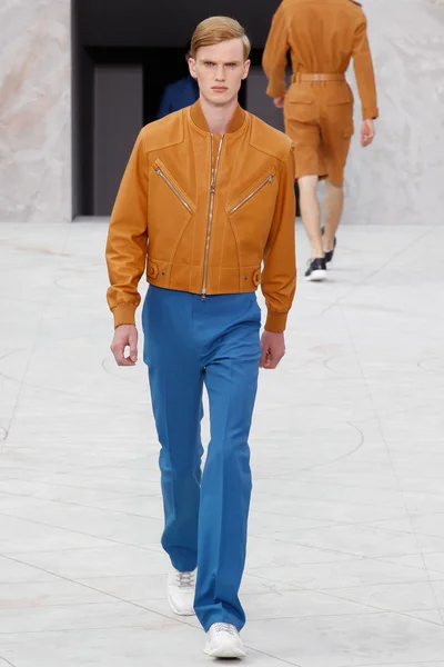 Look 12